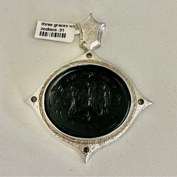 Unisex One of a kind Venetian Glass Intaglio Pendant - Picture 3 of 11